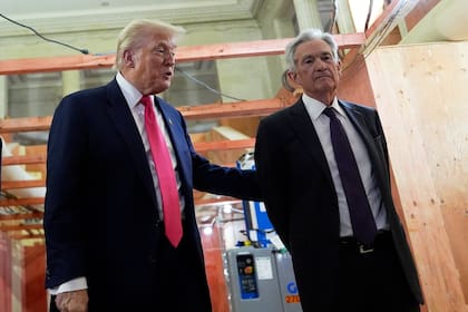 El presidente Donald Trump y el presidente de la Reserva Federal Jerome Powell