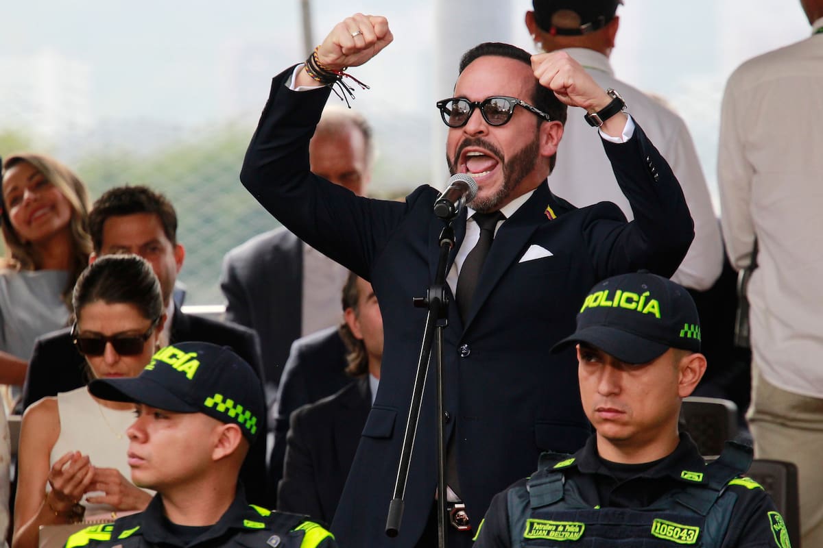 El presidente electo Abelardo de la Espriella pronuncia un discurso durante un desfile militar con motivo del Día de la Independencia en Bogotá, Colombia