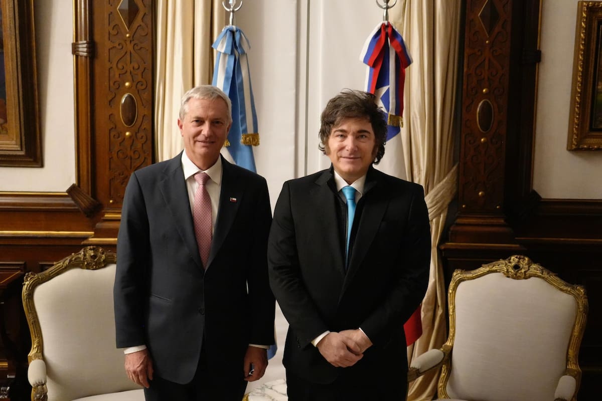El presidente electo chileno deslizó la propuesta tras su reunión Javier Milei
