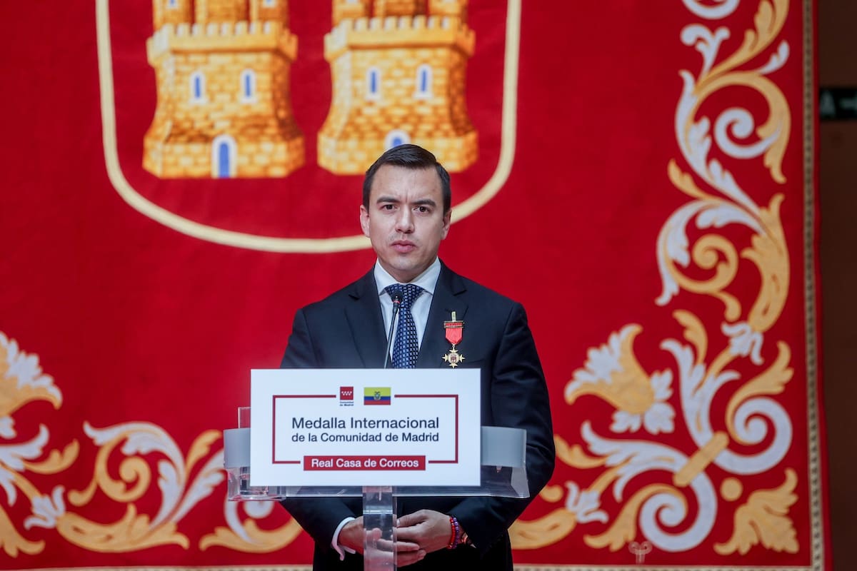 El presidente electo de la República del Ecuador, Daniel Noboa, durante una rueda de prensa tras una reunión con la presidenta de la Comunidad de Madrid, en la Real Casa de Correos, a 3 de noviembre de 2023, en Madrid (España). El empresario Daniel Noboa fue elegido en las elecciones de octubre, y será con 35 años, el presidente más joven de la historia de Ecuador, sucediendo en el cargo a Guillermo Lasso. POLITICA Ricardo Rubio - Europa Press