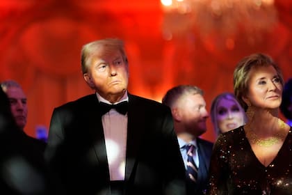El presidente electo Donald Trump con Linda McMahon en un evento de America First Policy Institute en la mansión de Trump, Mar-a-Lago, en Pal Beach, Florida