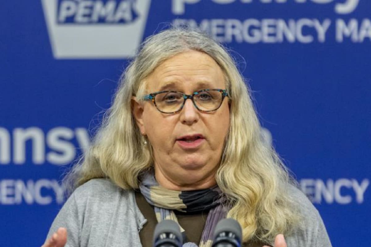 El presidente electo Joe Biden anunció que nombrará como subsecretaria de Salud a la doctora Rachel Levine, de 64 años. Levine se convertiría en el primer funcionario del Senado abiertamente trans en la historia de EEUU.