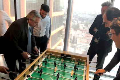 El presidente electo visitó la sede mexicana de la empresa Globant, fundada por tres argentinos