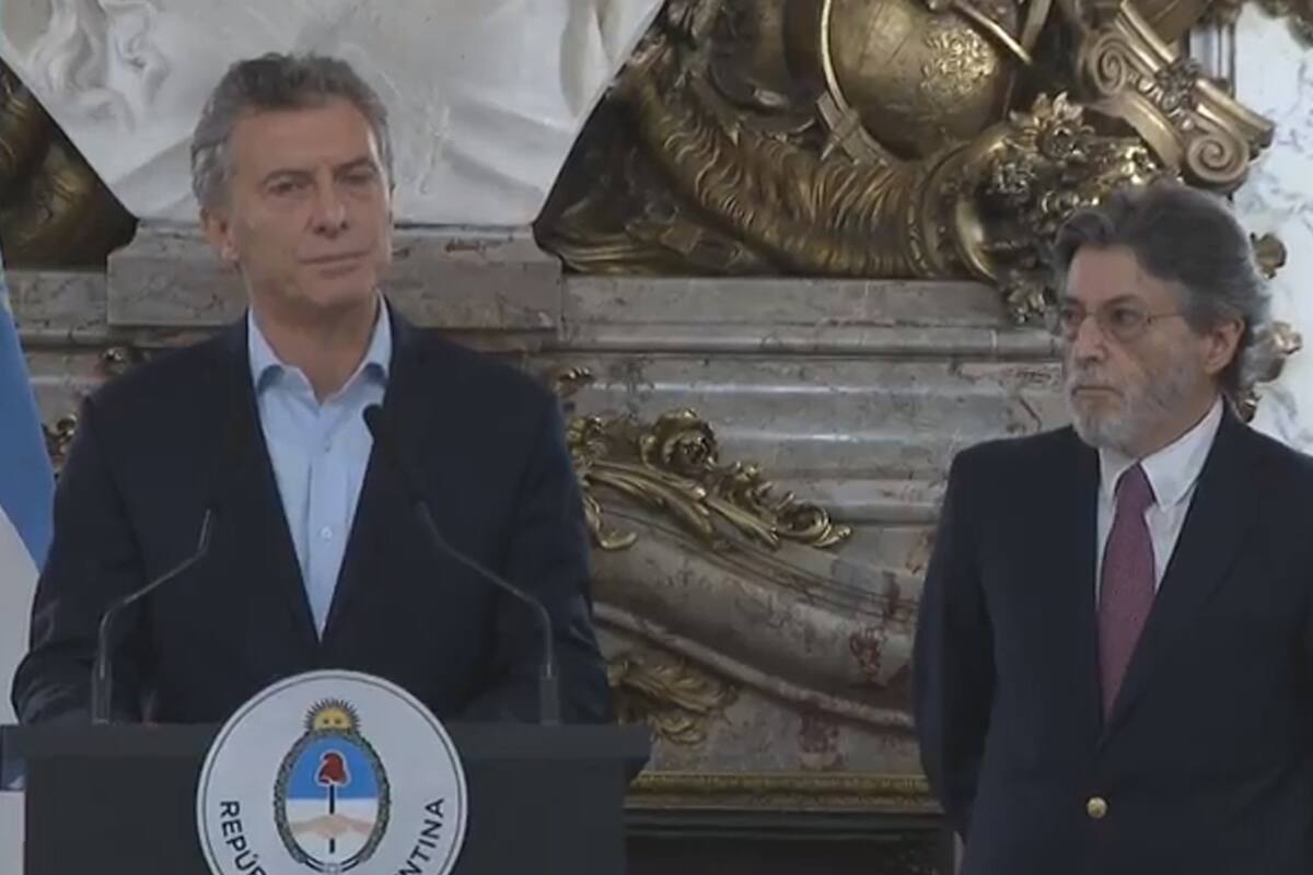 El Presidente elogió la labor del extitular del organismo recaudador durante un acto en la Casa Rosada