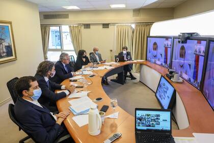 El Presidente, en la reunión virtual con los gobernadores donde se analizó la suba de contagios.
