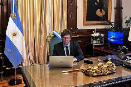 El Presidente en su despacho de la Casa Rosada