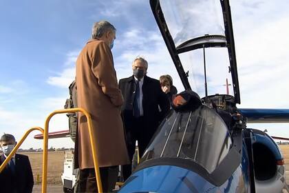 El presidente encabeza la entrega de un avión Pampa III a la Fuerza Aérea en Córdoba