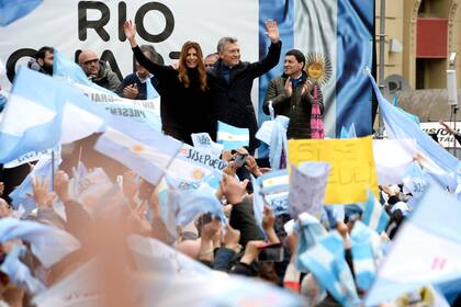 El Presidente encabezó en Río Cuarto otra caravana del "Sí se puede"