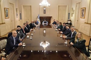 Milei volvió a la Casa Rosada tras 23 días y reúne al gabinete