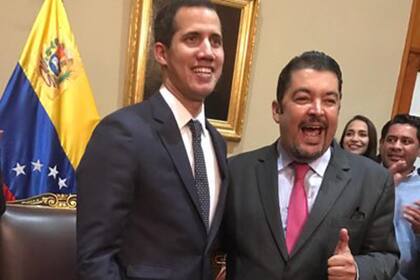 El presidente encargado de Venezuela denunció lo ocurrido por Twitter