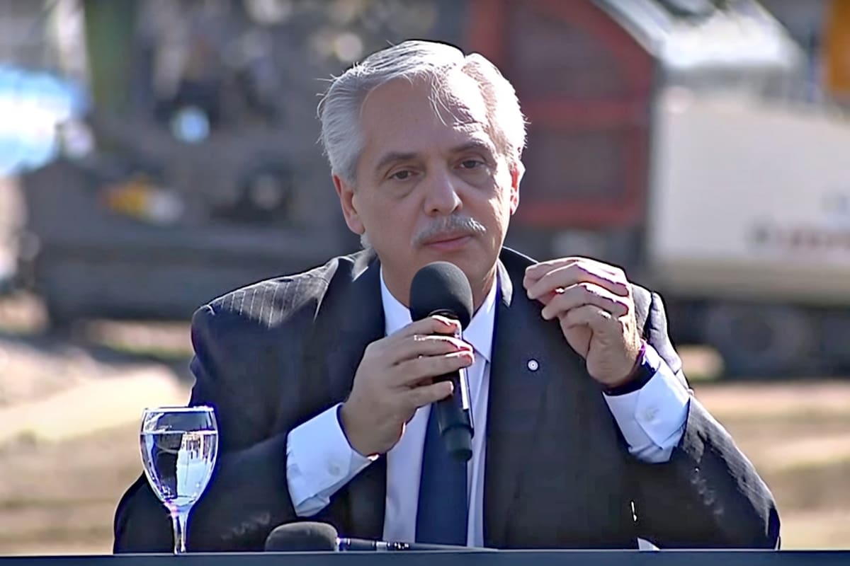 El presidente entrega viviendas a 90 familias en el barrio Valle Chico, Catamarca.