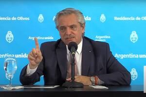 El Presidente escribió un hilo de Twitter en el que aclaró que en su mensaje se refirió al sistema de salud y no a los profesionales