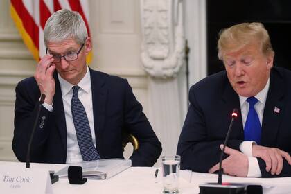 El presidente estadounidense Donald Trump agradeció las inversiones realizadas por la compañía tecnológica y lo llamó Tim Apple