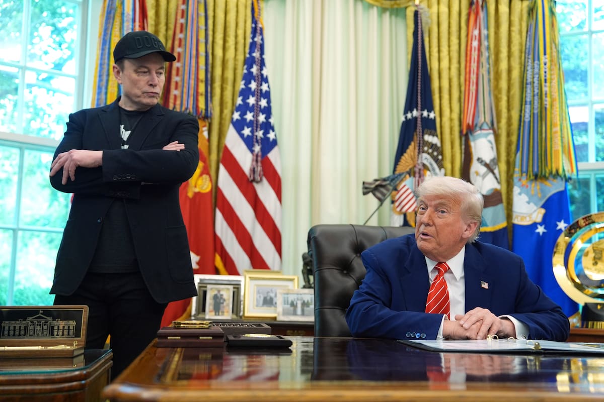 El presidente estadounidense Donald Trump habla durante una conferencia de prensa junto a Elon Musk en el Despacho Oval de la Casa Blanca, el viernes 30 de mayo de 2025, en Washington.