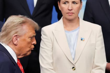 El presidente estadounidense Donald Trump y la primera ministra danesa Mette Frederiksen, en la cumbre de la OTAN en La Haya, el 25 de junio de 2025