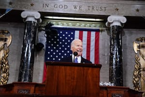 El presidente estadounidense Joe Biden pronuncia su tercer discurso sobre el estado de la Unión en la Cámara de Representantes del Capitolio de Estados Unidos en Washington, D.C., el 7 de marzo de 2024