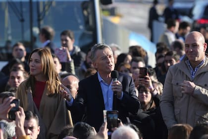 El Presidente y Vidal encabezaron la inauguración del metrobus en Quilmes; "Ahora sí estamos listos para crecer", dijo