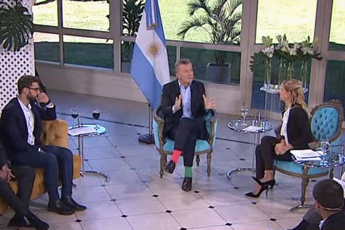 El Presidente estuvo ayer en el programa de Mariana Fabbiani; a la noche cenó con ella, Mirtha Legrand, Susana Giménez, Adrian Suar y Marcelo Tinelli, entre otros