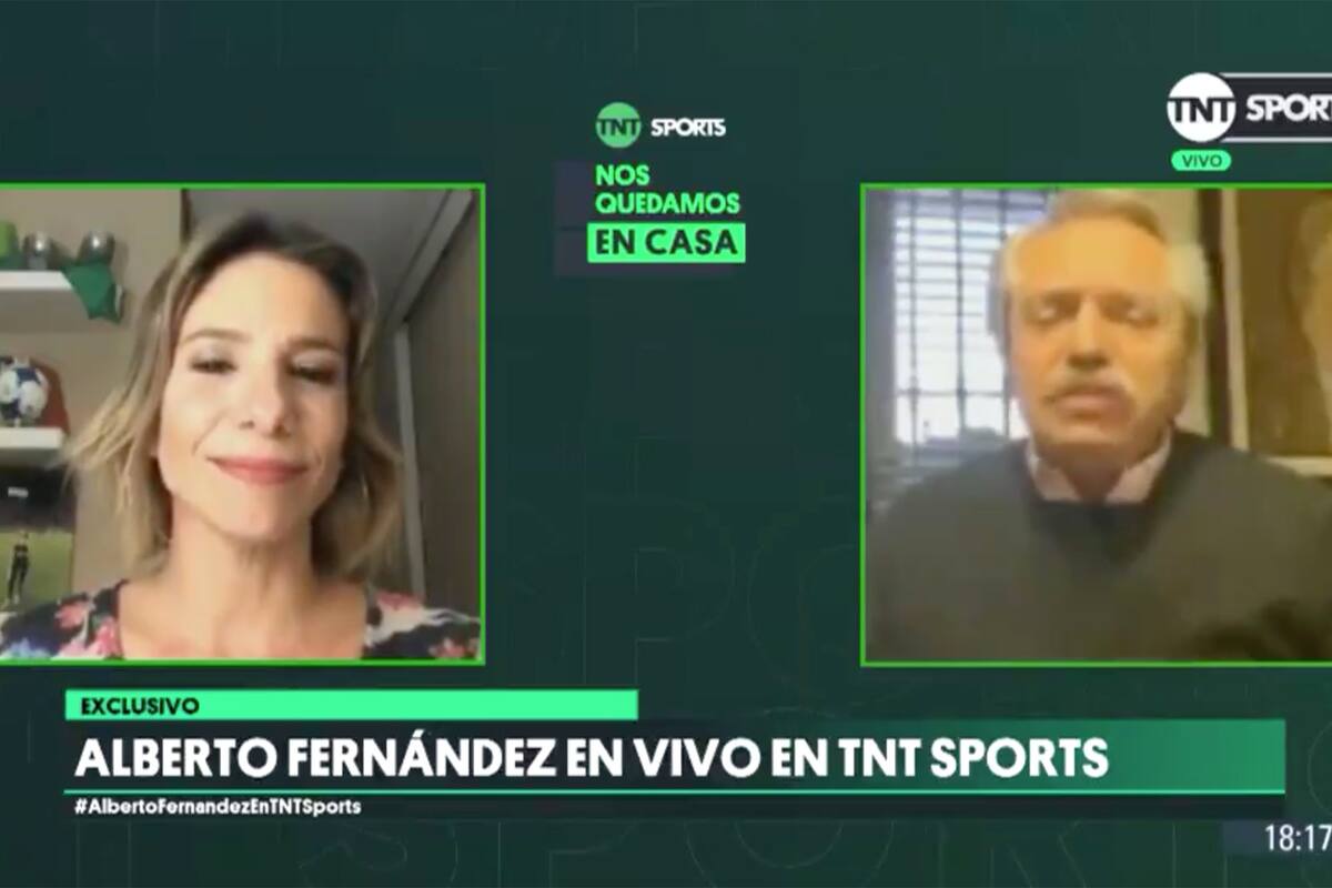 El presidente Fernández, durante la charla con Ángela Lerena, de TNT Sports, por Instagram Live.