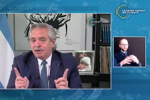 El presidente Fernández durante su exposición en la cumbre de líderes sobre el clima convocada por Biden
