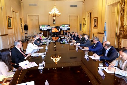 El presidente Fernández participa de la reunión con los gobernadores que se suman al control de precios