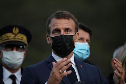 El vertiginoso aumento de casos movió al gobierno de Emmanuel Macron a reforzar las medidas de seguridad en salud pública