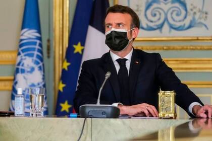 El presidente francés, Emmanuel Macron, aseguró que la vacuna Oxford y AstraZeneca era "casi ineficaz" para los mayores de 65 años