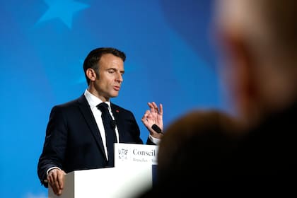 El presidente francés Emmanuel Macron habla durante una conferencia de prensa en una cumbre de la Unión Europea, en Bruselas el viernes 27 de octubre de 2023. (AP Foto/Omar Havana)