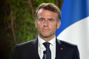El presidente francés Emmanuel Macron repudió el contenido de guías educativas para adolescentes