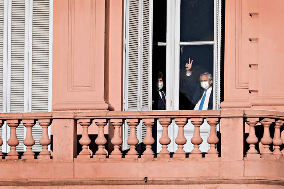 El Presidente fue a la sede de Gobierno tras encabezar un acto por la muerte de Néstor Kirchner