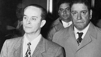 El presidente guatemalteco Jacobo Arbenz (izquierda) se vio obligado a exiliarse en México, después de ser derrocado por la CIA.