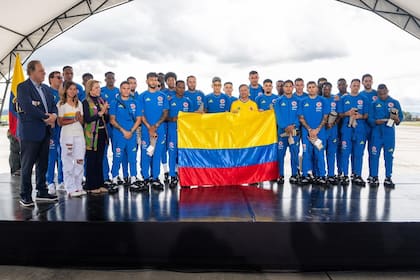 El presidente Gustavo Petro y su hija Antonella durante el acto donde despidió a la selección colombiana rumbo al Mundial 2026