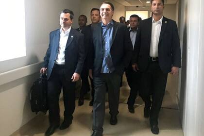 El presidente Jair Bolsonaro abadona el hospital de San Pablo, donde estuvo internado 17 días, para retomar sus funciones en Brasilia