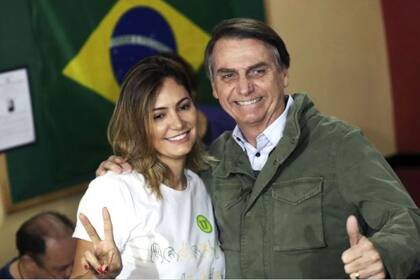 El presidente Jair Bolsonaro junto a su mujer Michelle