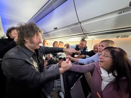 El presidente Javier Milei, al regresar al país tras su gira por Israel, Italia y el Vaticano