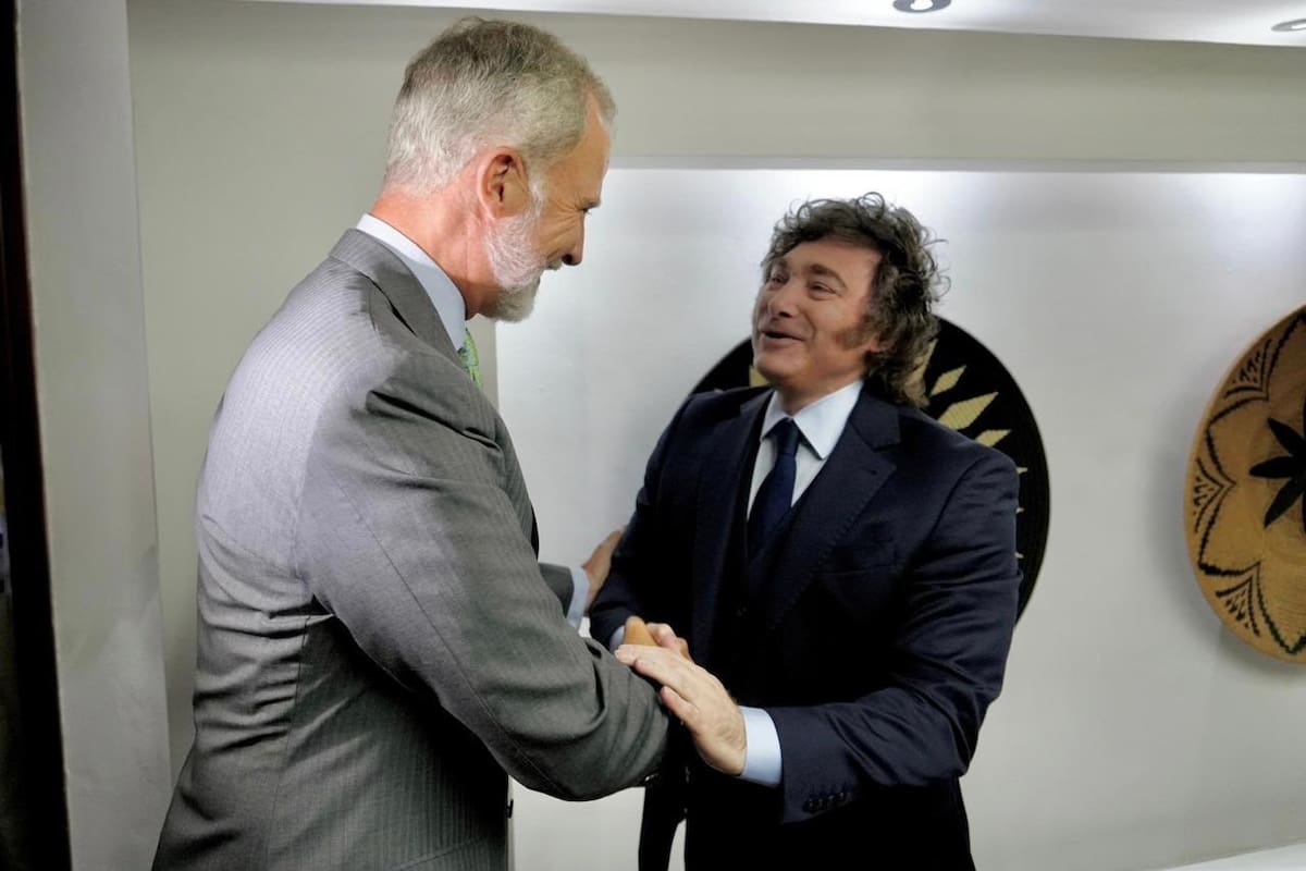 El presidente Javier Milei con el Rey de España, Felipe VI, en Colombia, en agosto