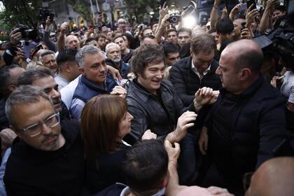 El presidente Javier Milei durante la recorrida en la localidad de 3 de Febrero