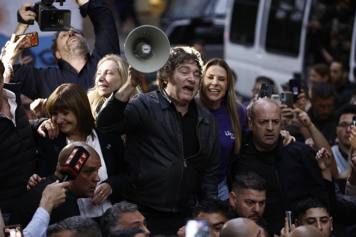 El presidente Javier Milei durante la recorrida en la localidad de 3 de Febrero