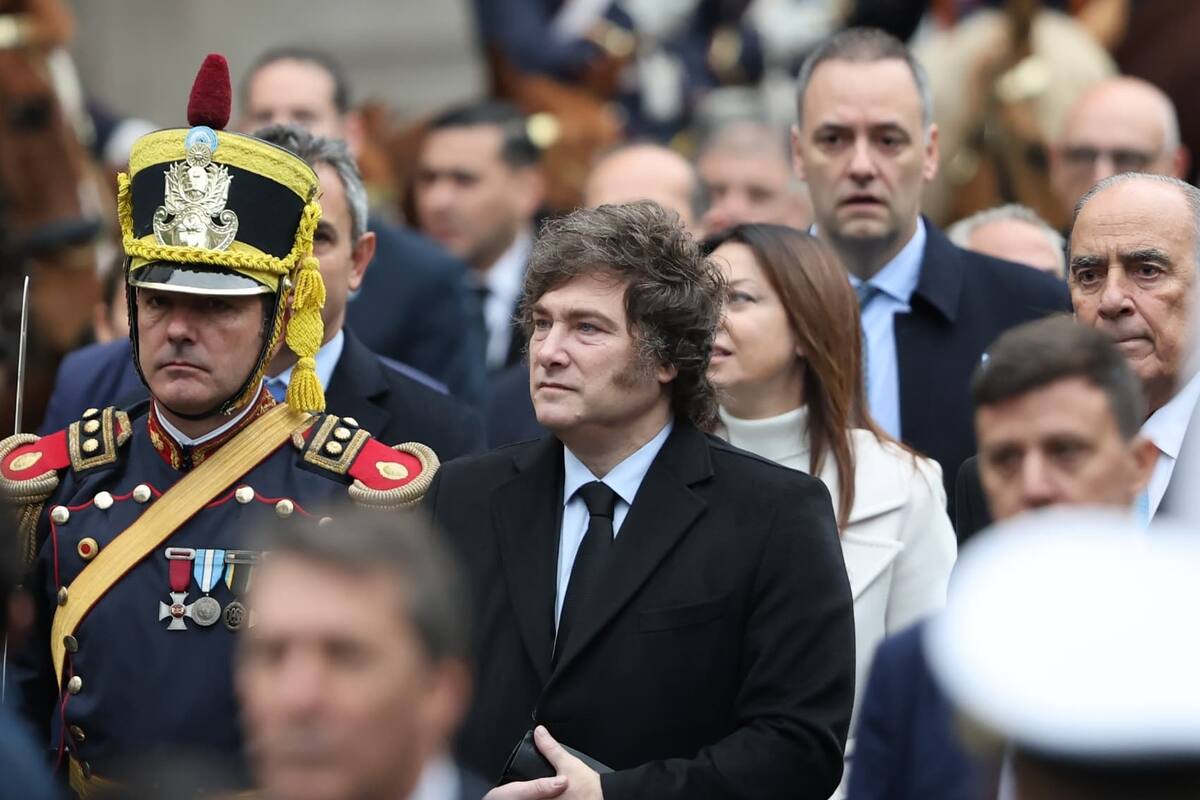 El presidente Javier Milei en caminata desde Casa Rosada hacia la Catedral Metropolitana para el Tedeum del 25 de Mayo.