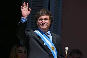 El presidente, Javier Milei, en el balcón de la Casa Rosada