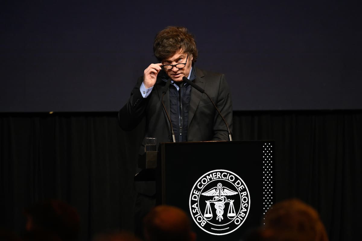 El presidente Javier Milei en la Bolsa de Comercio de Rosario horas después de la amenaza