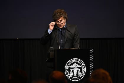 El presidente Javier Milei en la Bolsa de Comercio de Rosario horas después de la amenaza