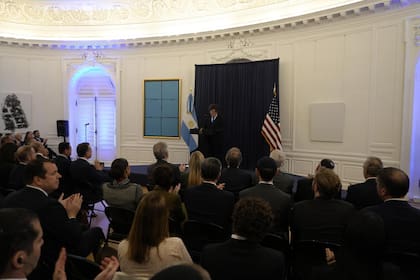 El presidente Javier Milei, en la embajada argentina en Washington.
