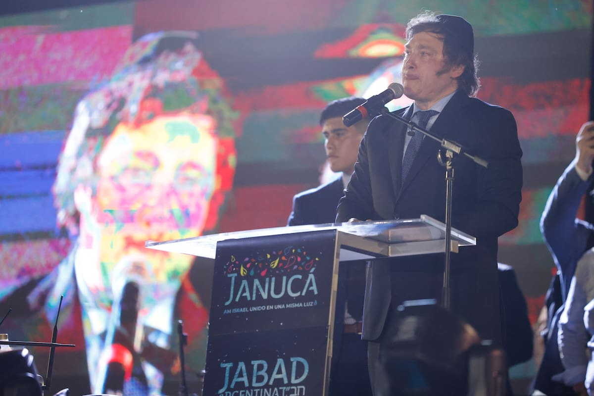 El presidente Javier Milei en la plaza Republica del Uruguay, para el festejo de Janucá, de la comunidad judía.