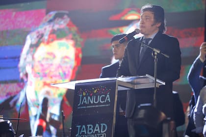 El presidente Javier Milei en la plaza Republica del Uruguay, para el festejo de Janucá, de la comunidad judía.