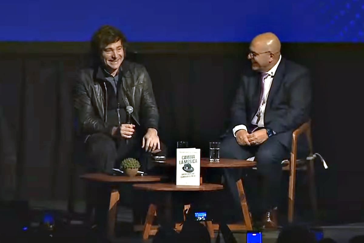El presidente Javier Milei en la presentación del libro "Cambia la música", de Salvador Di Stefano