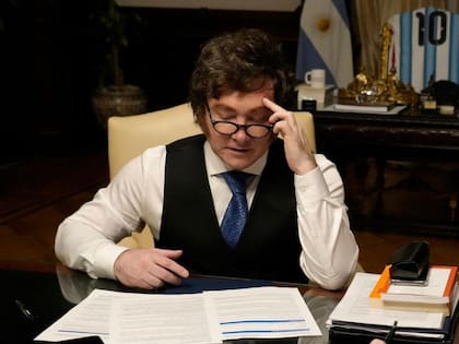 El presidente Javier Milei en su despacho de la Casa Rosada