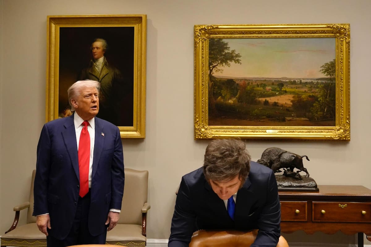 El Presidente Javier Milei firmó el Libro de Visitas de Honor de la Casa Blanca de los Estados Unidos, junto al Presidente Donald Trump.