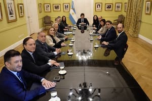 El presidente Javier Milei había recibido a los jefes de los bloques dialoguistas en el Senado