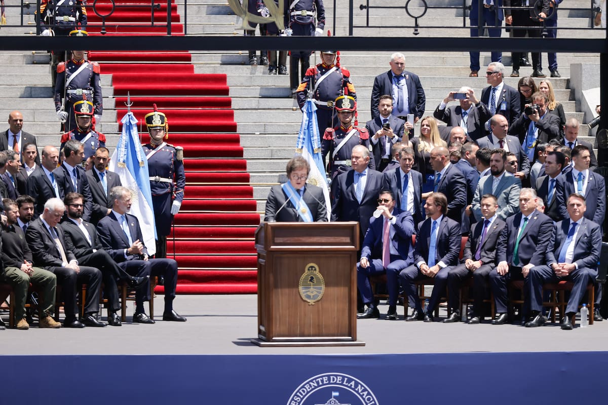 El presidente Javier Milei habla en las escalinatas del Congreso de la Nación
